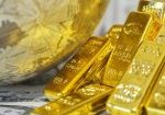 Gold bars stacked on U.S. dollar bills beside a globe illustrating the Gold Market Weekly Recap and the global forces driving precious metals higher.